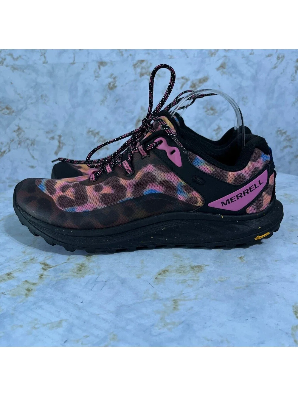 Merrell signs tread